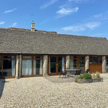 Stable Cottage, Old Mill Farm, Cotswold Water Park Cirencester Exterior photo