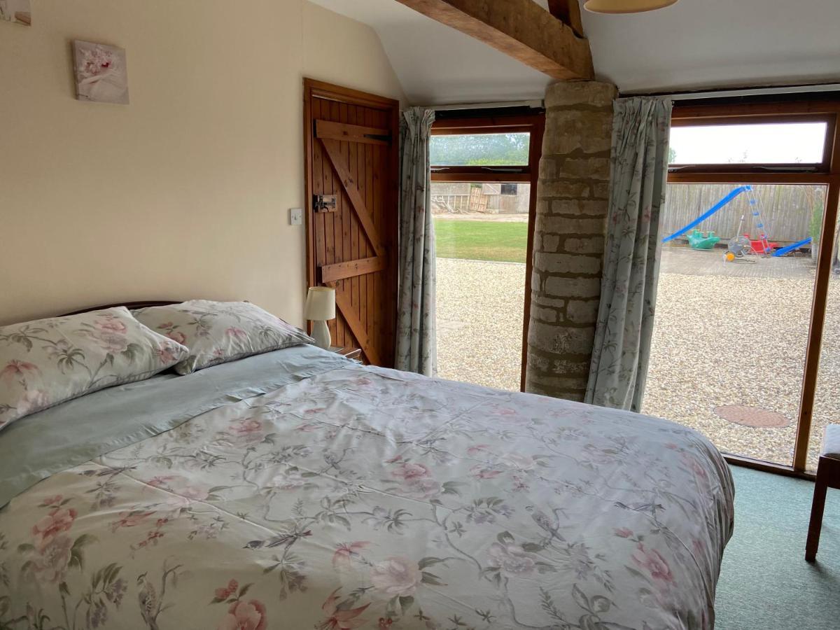 Stable Cottage, Old Mill Farm, Cotswold Water Park Cirencester