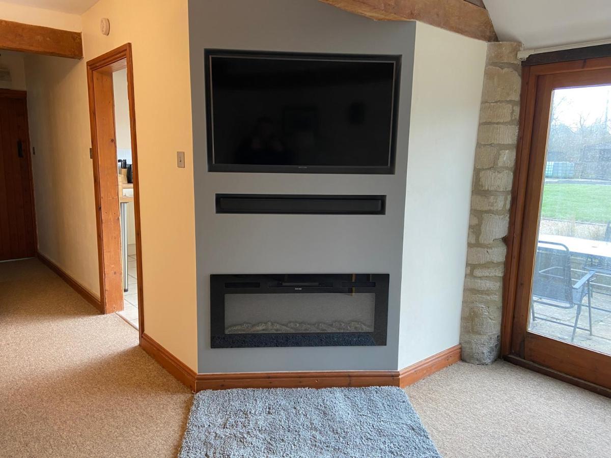 Stable Cottage, Old Mill Farm, Cotswold Water Park Holiday home *