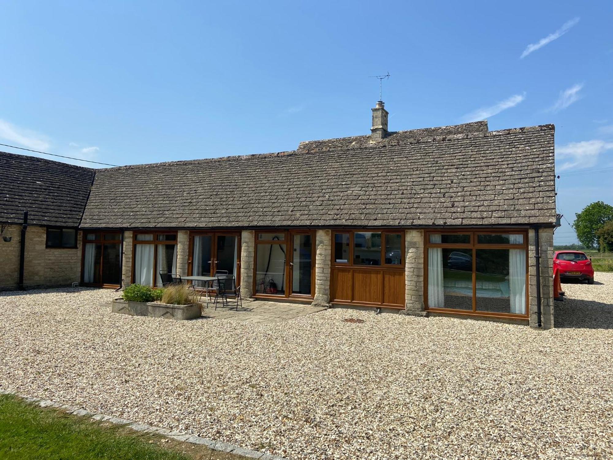 Stable Cottage, Old Mill Farm, Cotswold Water Park Cirencester